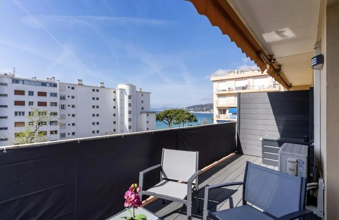 Grand Studio Vue Mer A Antibes