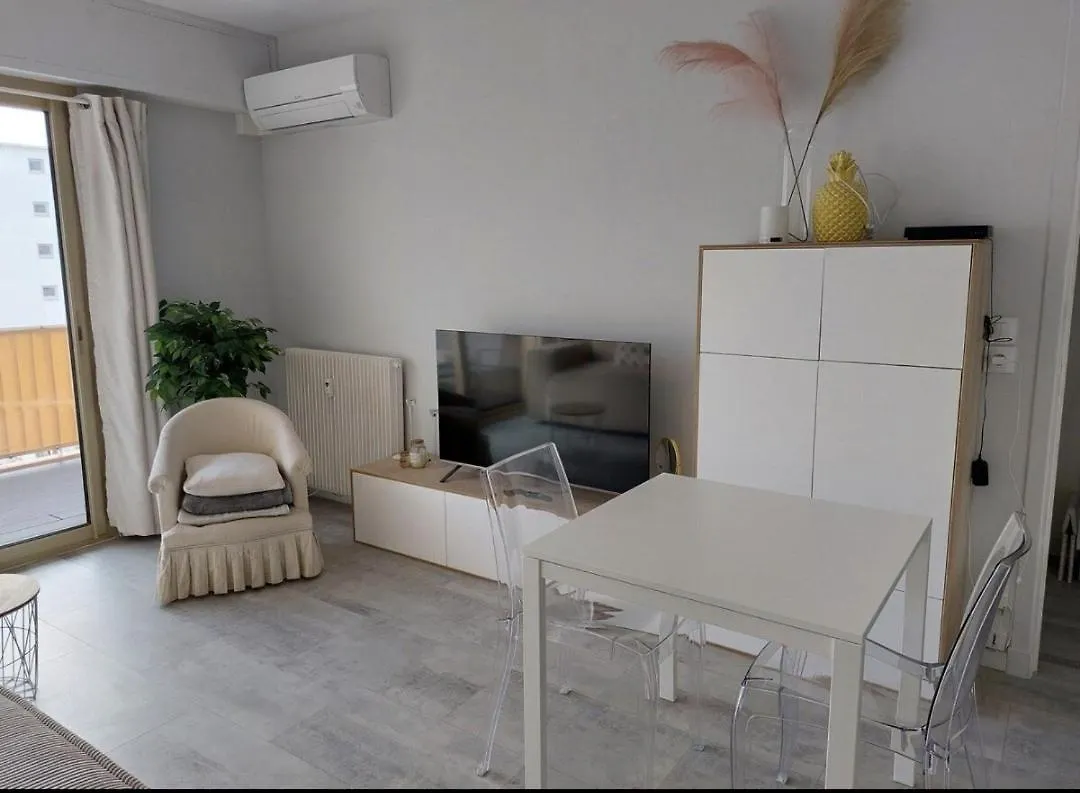 Grand Studio Vue Mer A Antibes