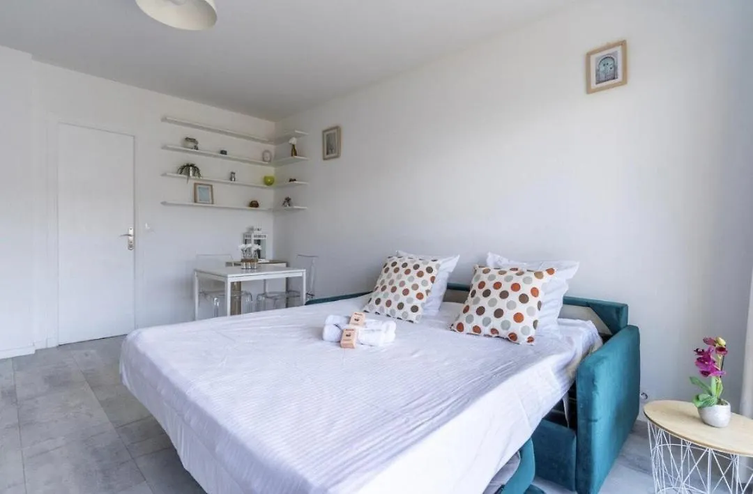 Apartment Grand Studio Vue Mer A Antibes France