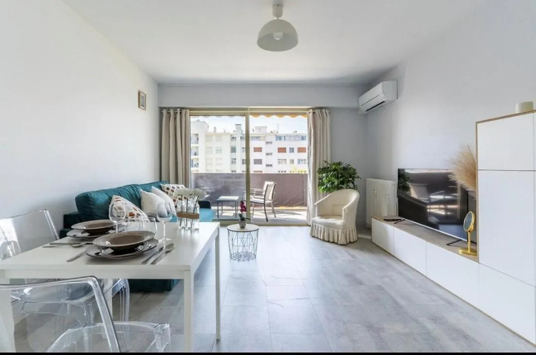 Grand Studio Vue Mer A Antibes Apartment